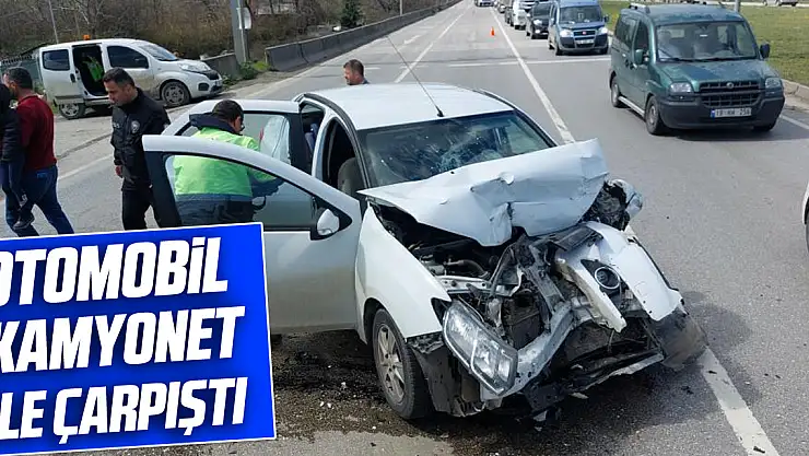 Otomobil kamyonet ile çarpıştı