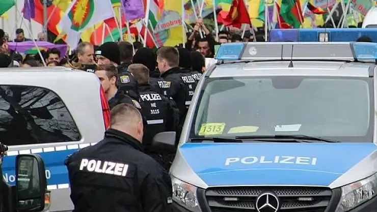 Terör örgütü PKK yandaşları Türkiye'nin Hannover Başkonsolosluğuna saldırdı