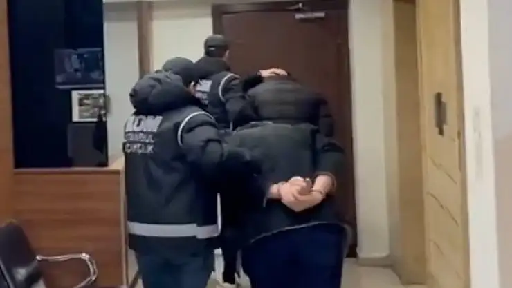 Bakan Yerlikaya, kırmızı bültenle aranan 2 zanlının yakalandığını bildirdi