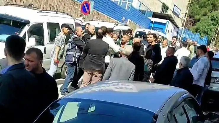 10 muhtar adayının yarıştığı mahallede arbede