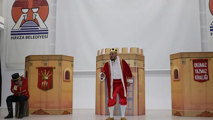 'Okumaz Yazmaz Krallığı' Oyunu sahnelendi