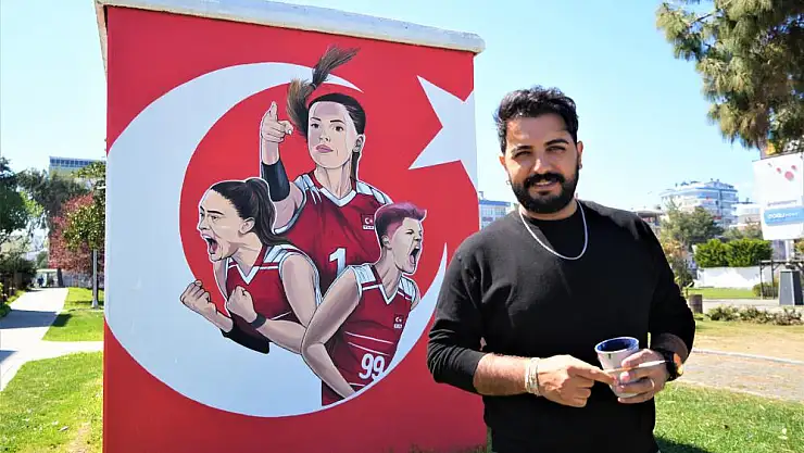 Elektrik trafolarını tuval gibi kullanıyor