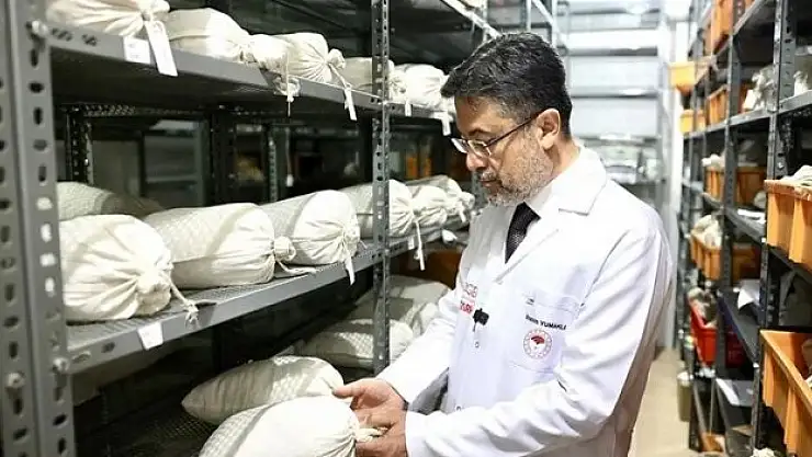 Bakan Yumaklı, Türkiye Tohum Gen Bankası'nda incelemelerde bulundu