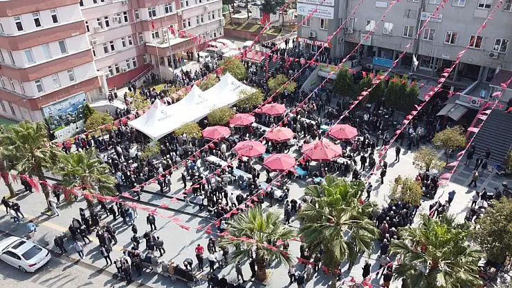 Başkan Candal vatandaşlarla bayramlaştı