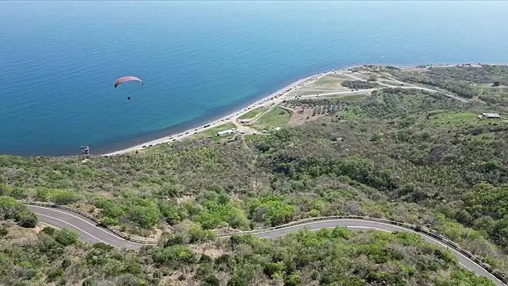 Uçmakdere bayramda paraşüt tutkunlarını ağırlıyor