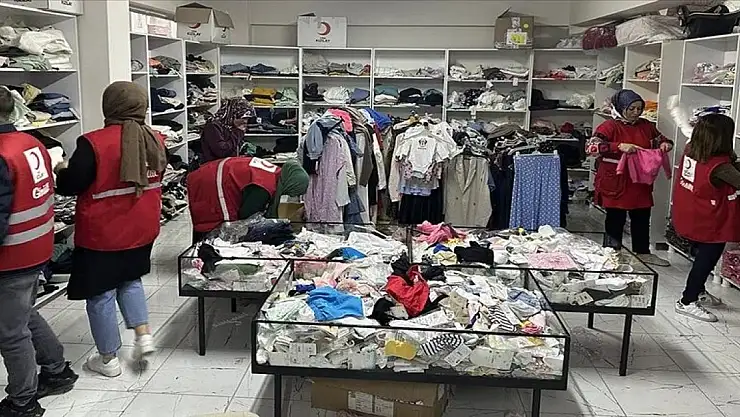 1500'ü aşkın çocuğun yüzü 'Kızılay Butik' ile güldü