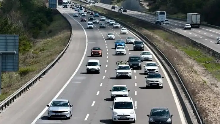 Bayram tatili dönüş trafiği yoğunluğu sürüyor