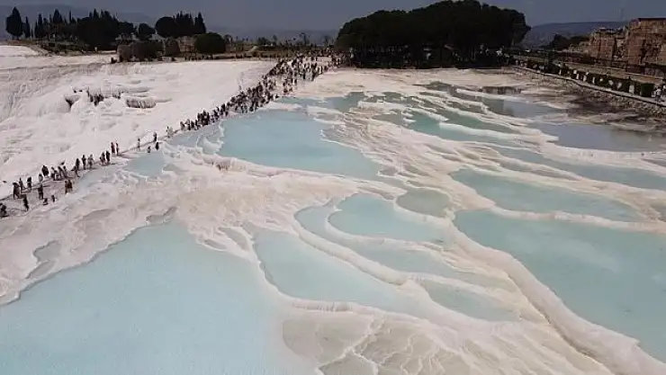 Egeli turizmci yeni sezona bayram moraliyle başladı