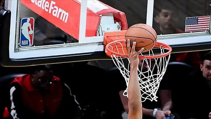 NBA'de Lakers play-off turuna kaldı