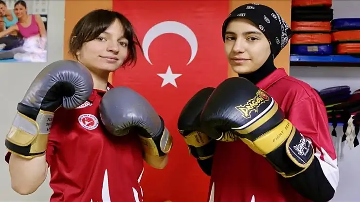 Genç kick boksçular uluslararası başarılarını sürdürmek için çalışıyor