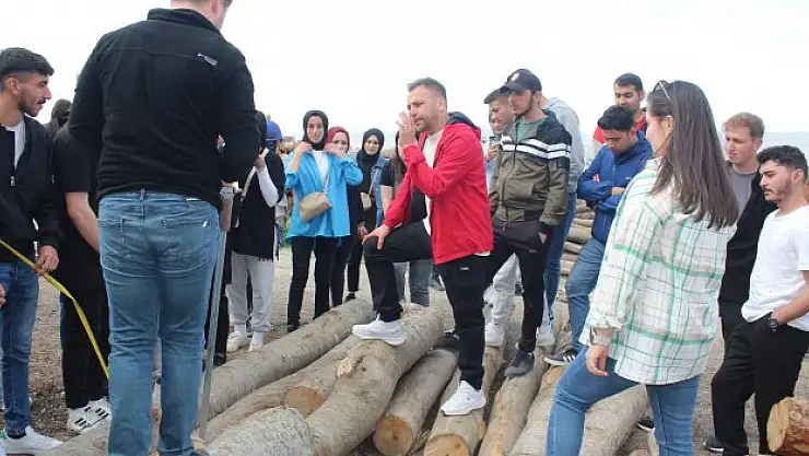 Öğrencilere uygulamalı eğitim