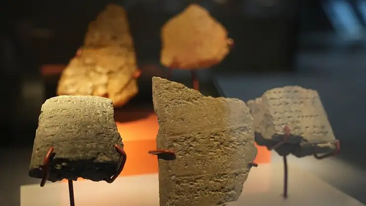 Esrarengiz tabletler ve eserler müzede