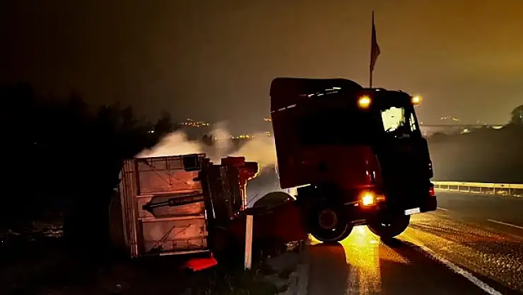 Tır şarampole devrildi