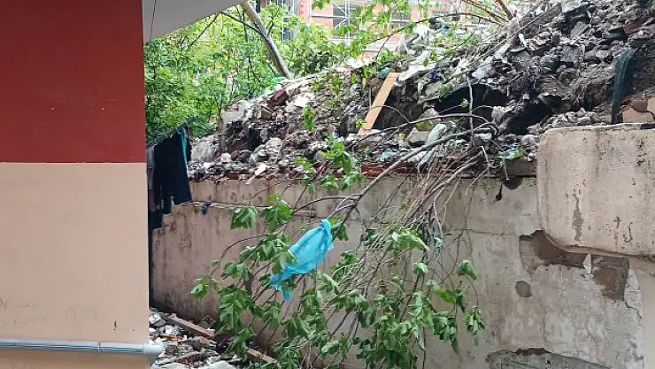 İstinat duvarı çöktü