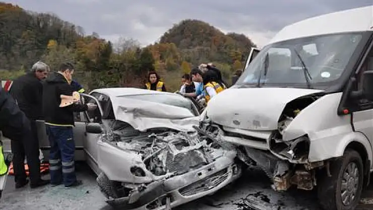 Hac dönüşü feci kaza:2 Ölü, 8 yaralı