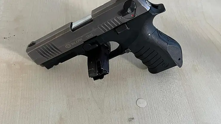 Şüphelinin üzerinden tabanca ele geçirildi