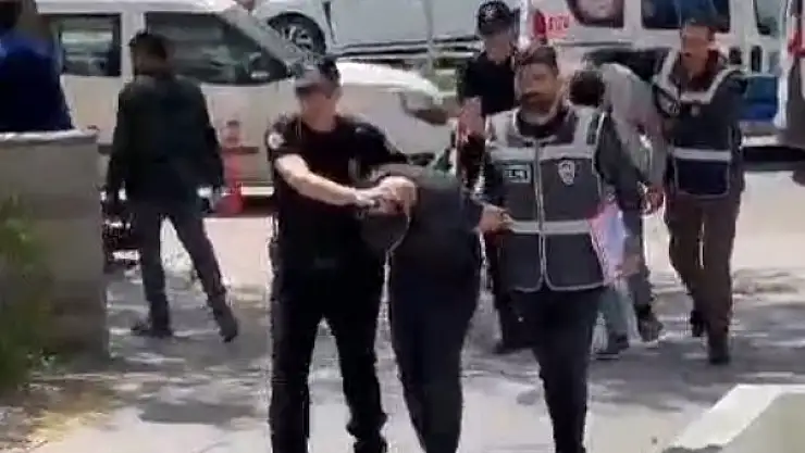 Bıçakla motosiklet gasp eden 2 kişiye tutuklama