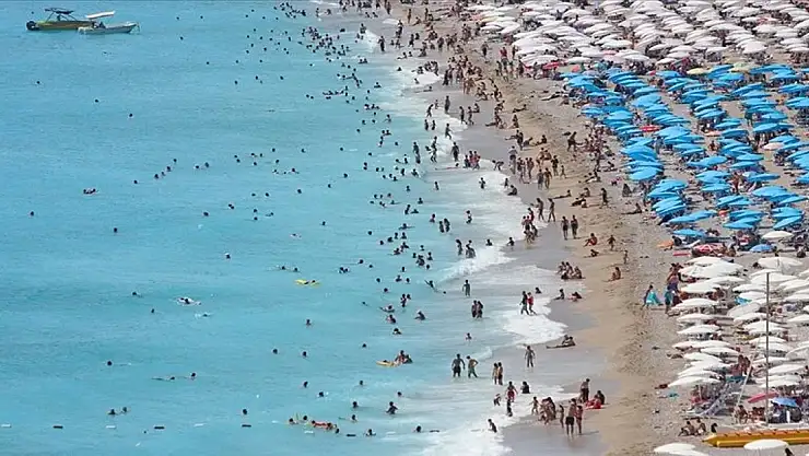 Seyahate 229,8 milyar lira harcadı