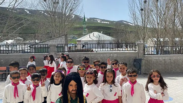 23 Nisan kıyafetleri Van'daki çocuklara ulaştı