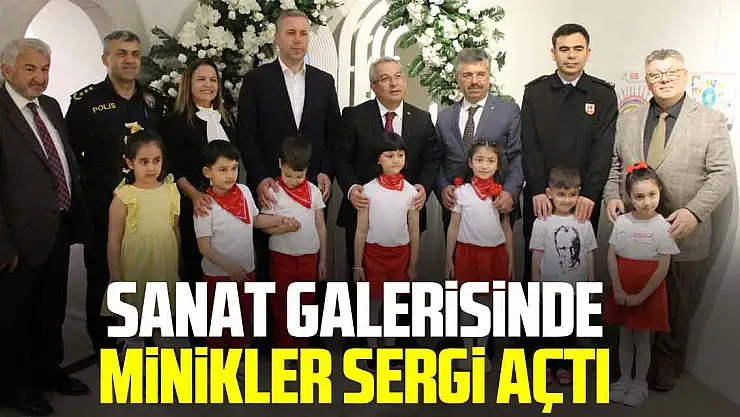 SANAT GALERİSİNDE MİNİKLER SERGİ AÇTI