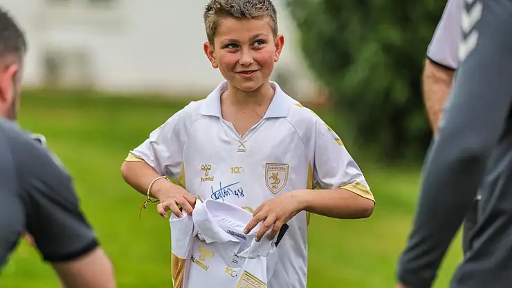 Samsunspor minik taraftarı sevindirdi