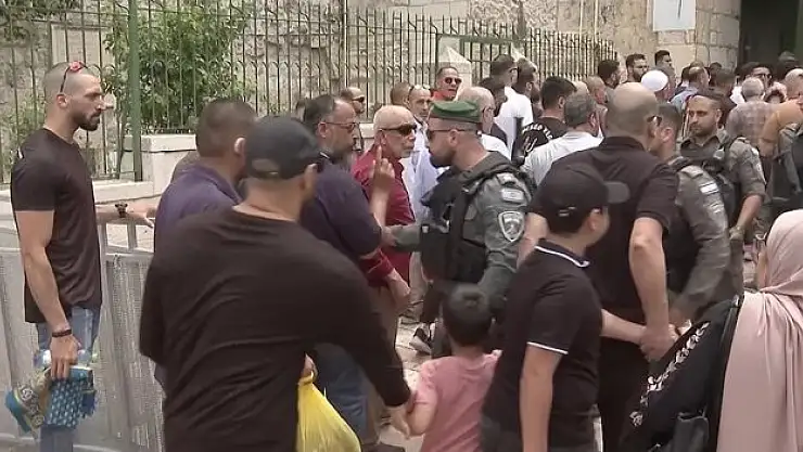 45 bin Müslüman Mescid-i Aksa'da cuma namazı kıldı