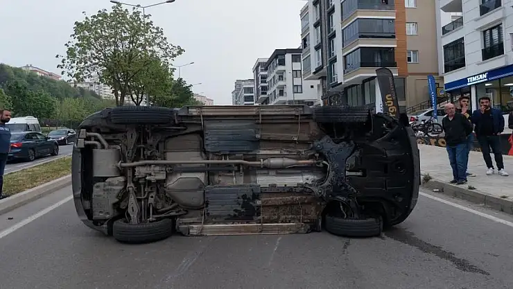 İki otomobil çarpıştı