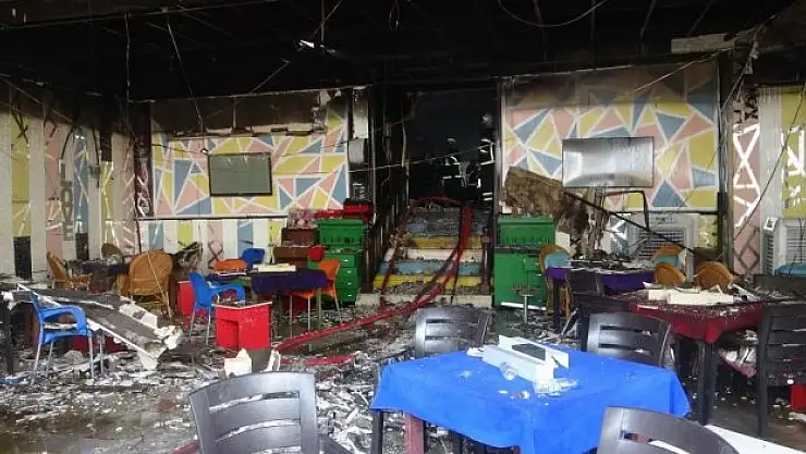 Adana'da kafedeki yangın korkuttu