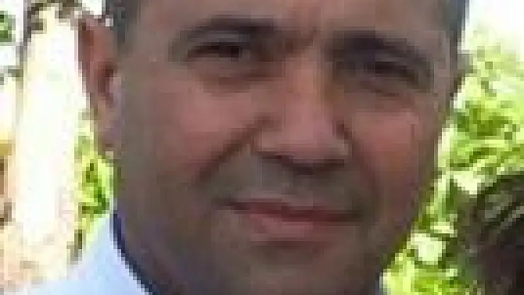 İkizler müdür ve öğretmeni hastanelik etti