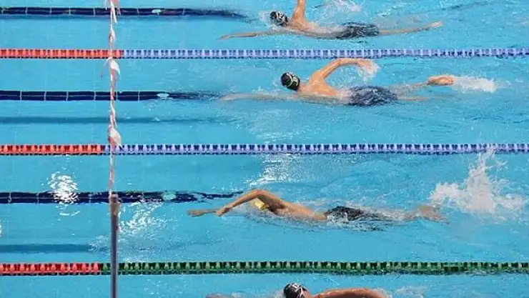 Bulgaristan'daki turnuvaya Türk yüzücüler damga vurdu