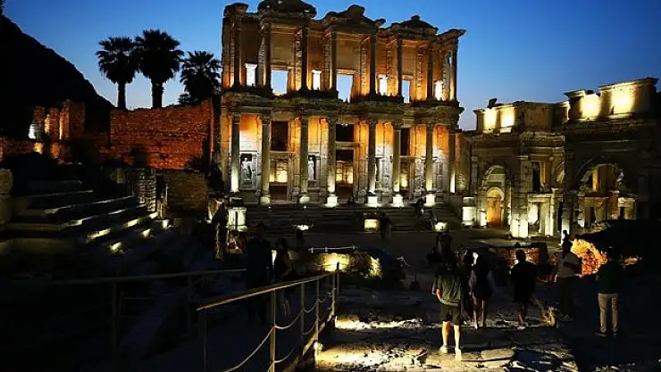 Efes Antik Kenti'nde tarih yolculuğu başladı