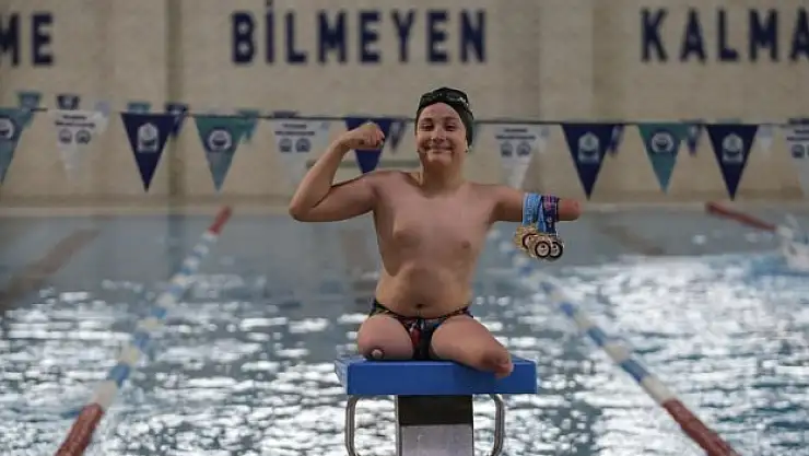 Tek koluyla yüzen Muhammed Ali ilk madalyalarını kazandı