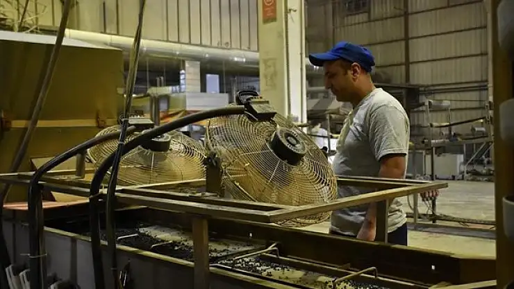 Beyaz eşya sektörü için ham maddeye dönüştürüyor