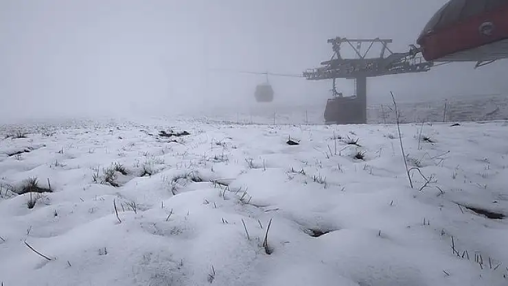 Erciyes'e mayıs ayında kar yağdı