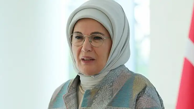 Emine Erdoğan'dan 'Dünya Ebeler Günü' paylaşımı