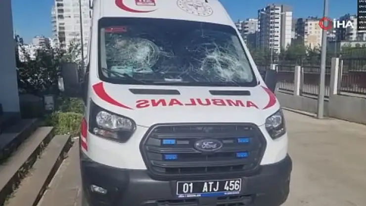 'Geç geldiniz' diyerek sağlık çalışanlarına kürekle saldırdı