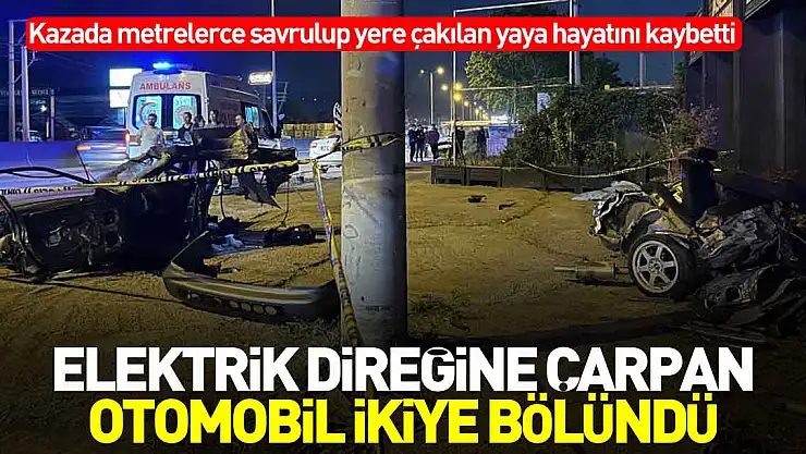Elektrik direğine çarpan otomobil ikiye bölündü
