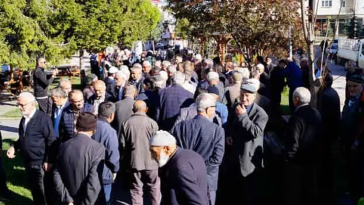 Hacı adayları uğurlandı