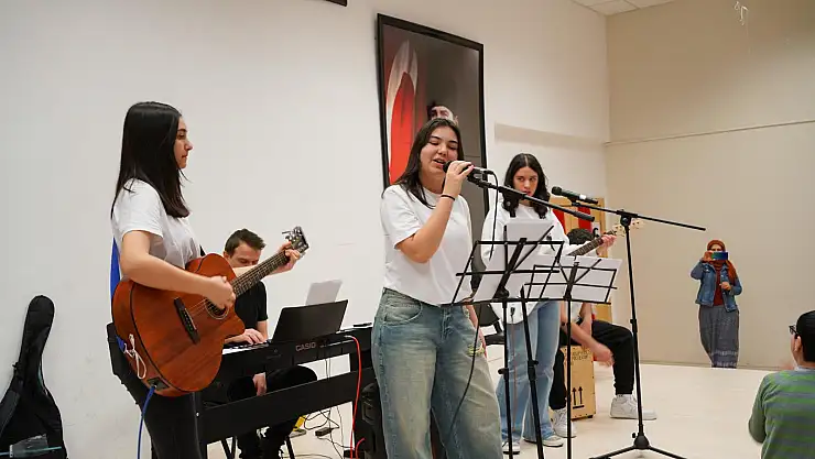 Liseli öğrencilerden anlamlı etkinlik