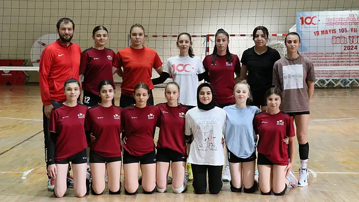 Voleybolcu kızlar şampiyonluk peşinde