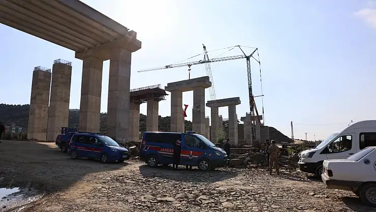 İşçinin Üzerine Vinç Devrildi