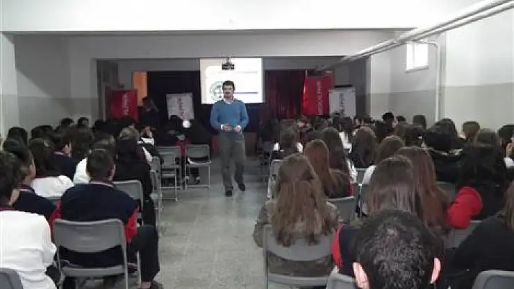 Liselilere madde bağımlılığı semineri