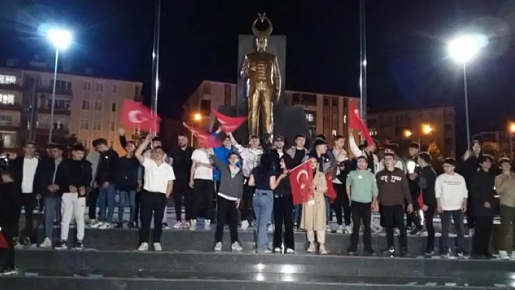 Gençler 19 mayıs için yürüdü