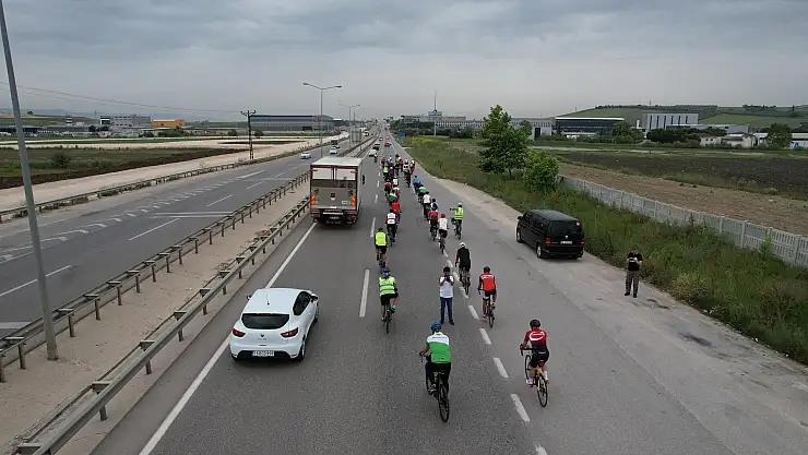 Bisiklet tutkunları 19 Mayıs için pedal çevirdi