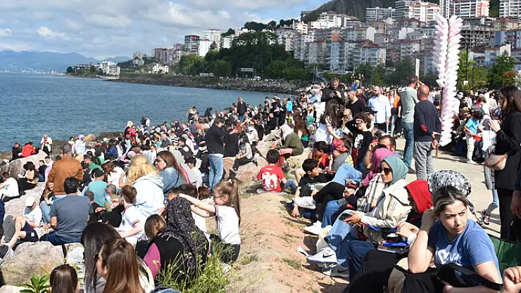 Gösteri uçuşu ilgiyle izlendi