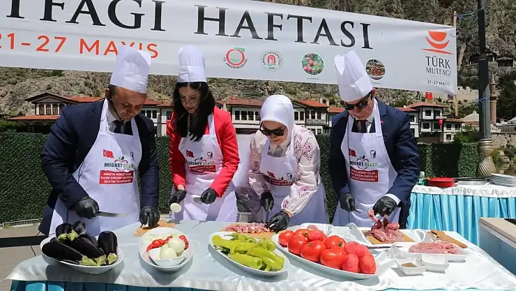 Vali ve Belediye Başkanı 'şehzade kebabı' yaptı