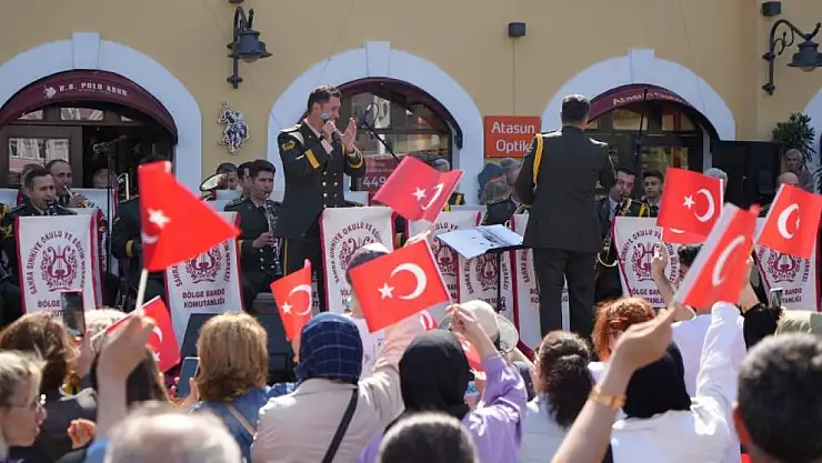 Askeri bandodan konser