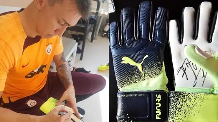 Galatasaraylı taraftarlara imzalı eldiven