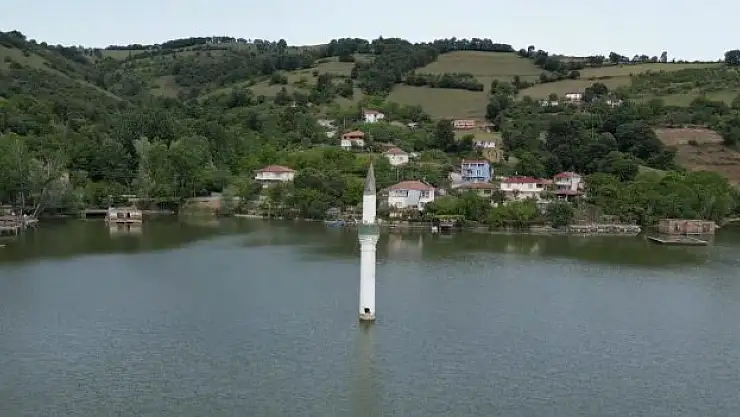 Minare dikkat çekiyor