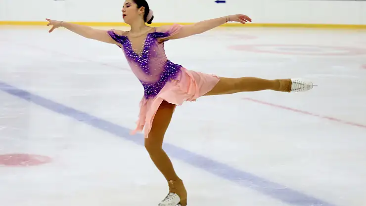 Buz Pateni yarışmaları devam ediyor